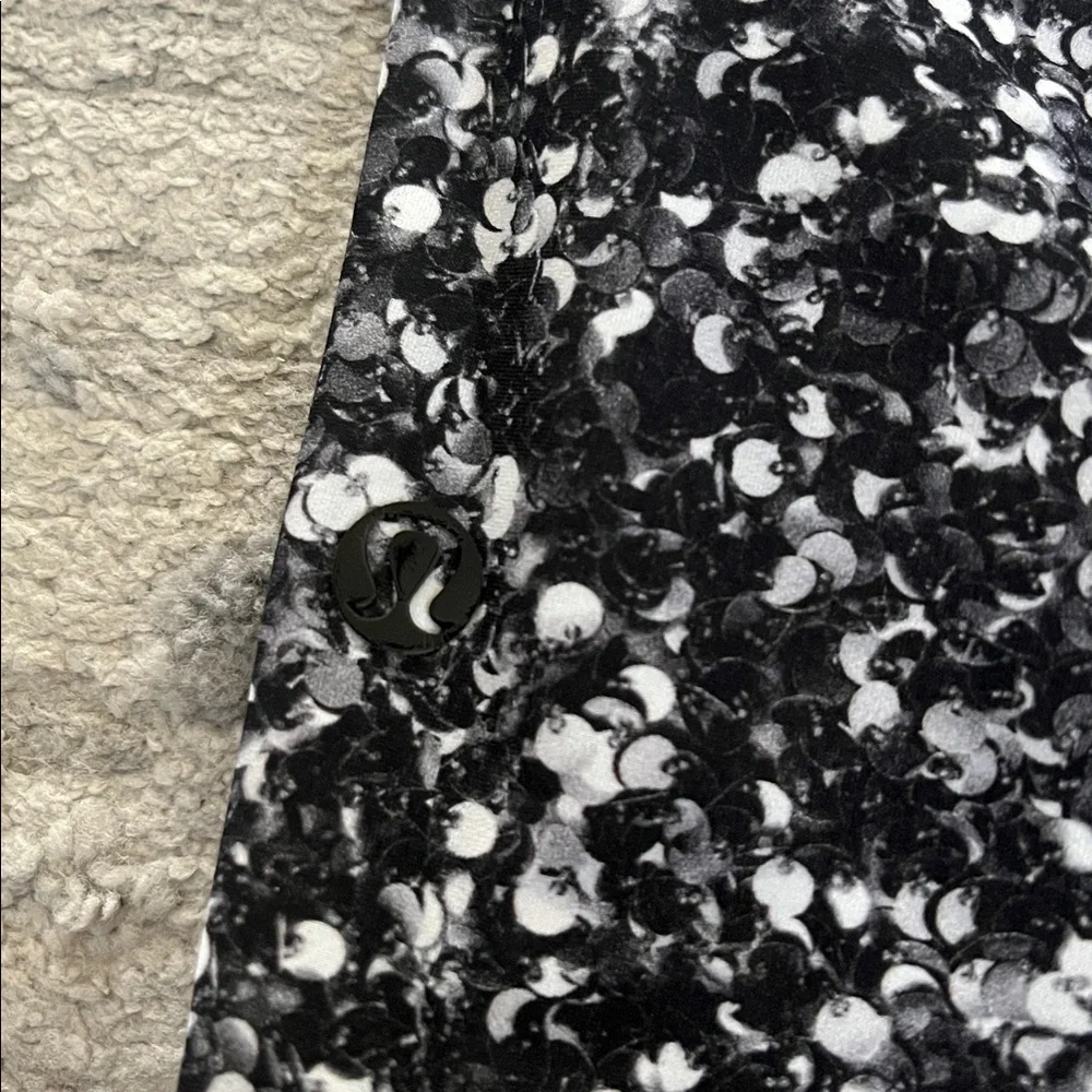 Lululemon Joggers Black and White Patterned Pants Dri fit material
